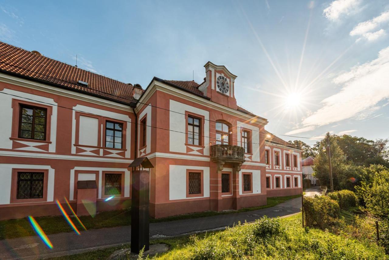 Hotel Zamek Lobec Exterior foto