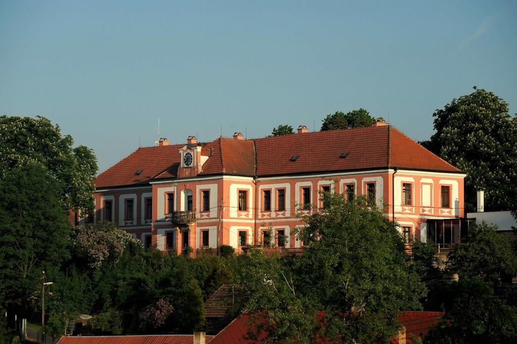 Hotel Zamek Lobec Exterior foto
