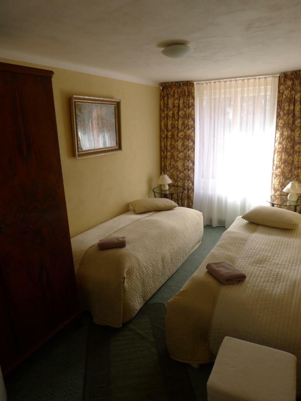 Hotel Zamek Lobec Exterior foto